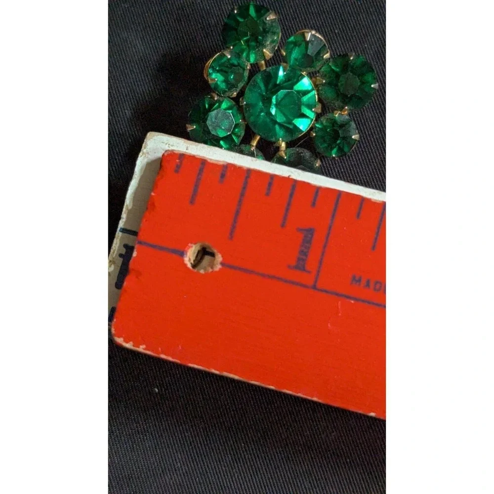 Vintage Green Rhinestone Cluster Brooch Gold‎ Tone Mid Century Costume Jewelry